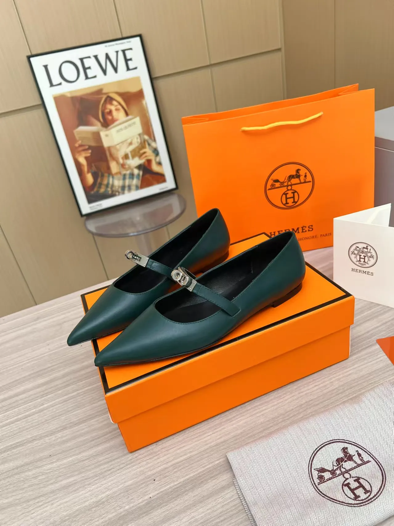 👟👟Ex-factory price 520👟👟, 2025 top product Hermes new genuine handmade shoes, purely handmade, a must-collect item! The perfect holiday accessory! Our pursuit of quality products is always the best! Don't give in! Comfort and originality, not following trends, and not deliberately expressing oneself are the consistent pursuits of Hermes and its fans! [Material] Upper: top layer leather, lining: genuine leather. Size 35-42